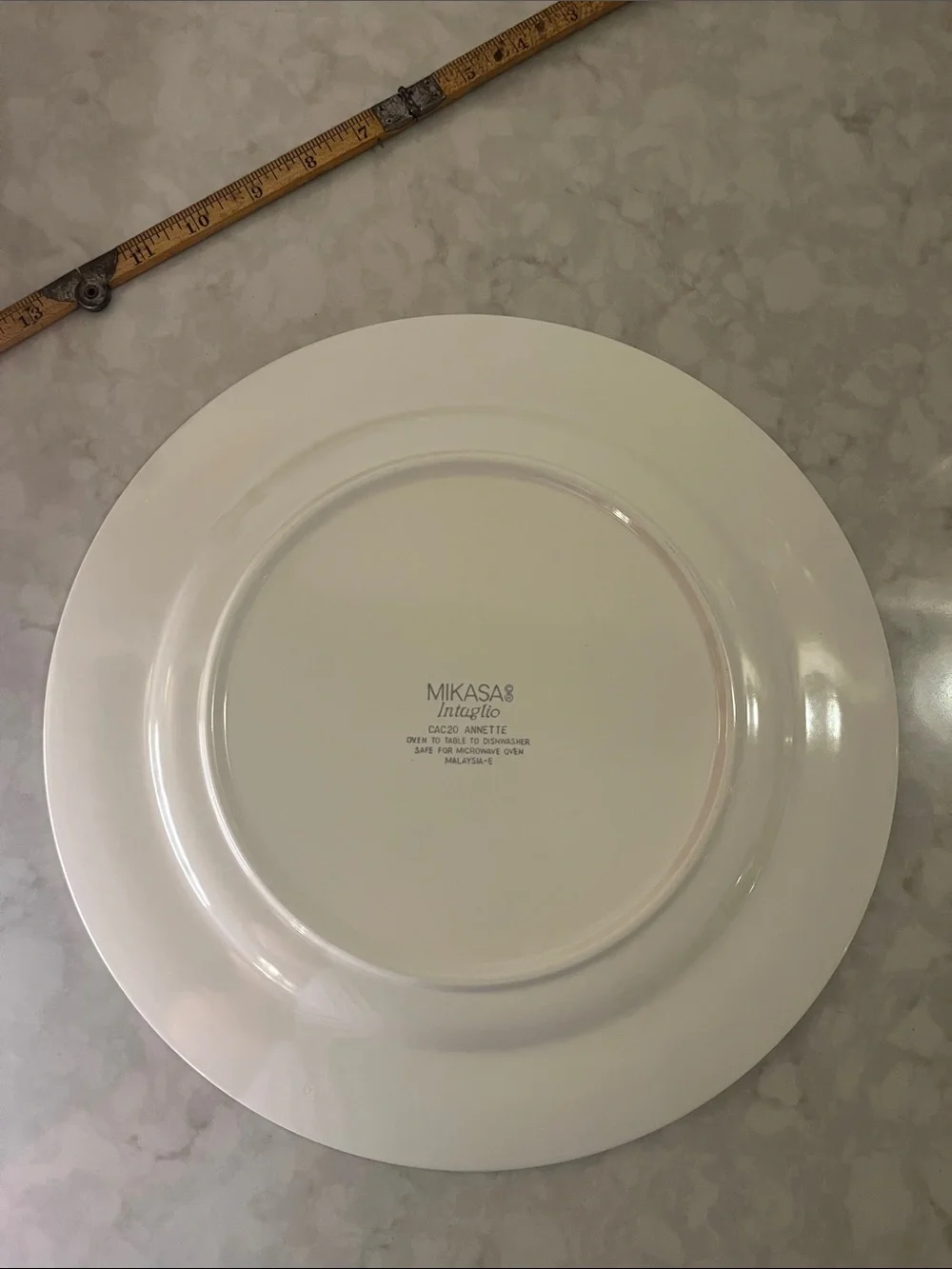 MIKASA Intaglio Annette Round Platter and dip plate